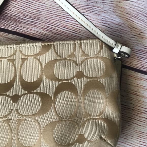 Coach wristlet - Picture 4 of 4